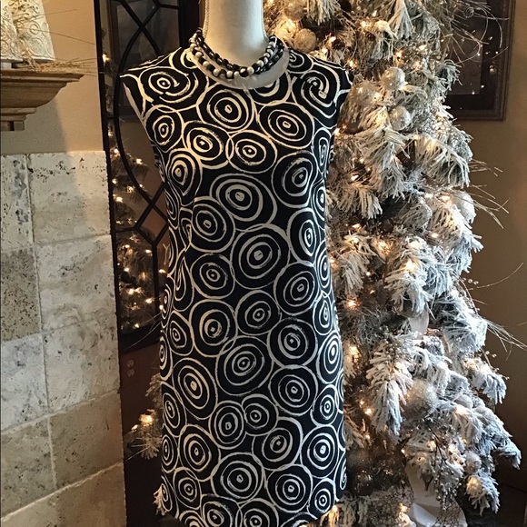 Black and White Geometric Print Dress - Picture 2 of 3